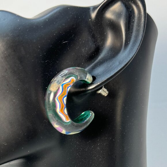 Clear Acrylic Hoops Pierced Earrings Groovy Design Fashion Costume Jewelry - Picture 2 of 9